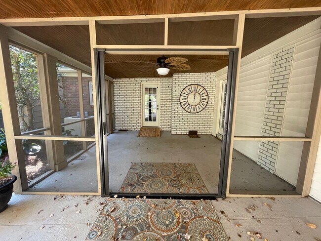 Building Photo - Large 4/4 House in Maplewood $2,650