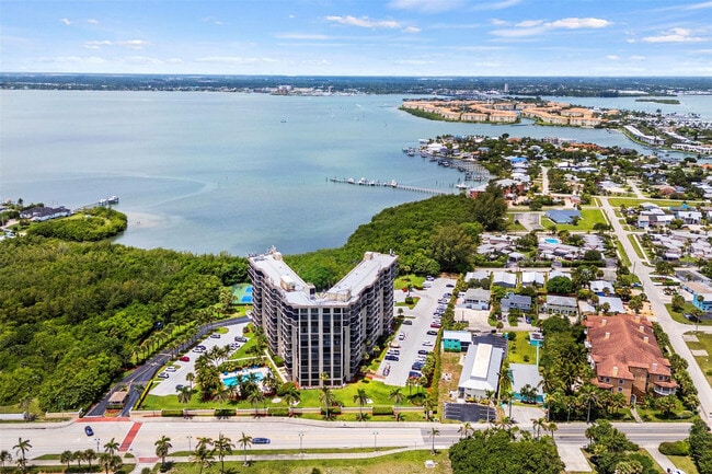 Building Photo - 801 S Ocean Dr