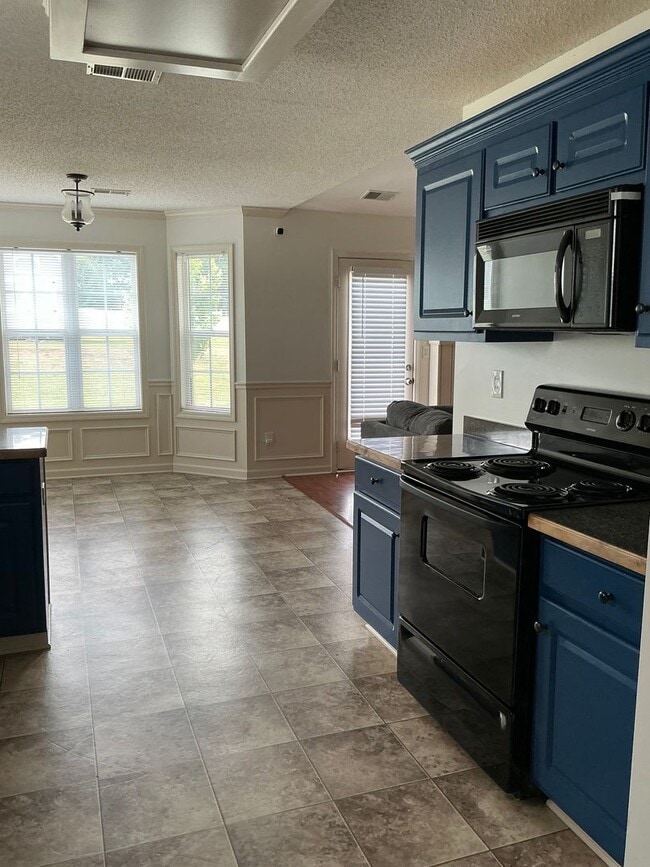 Building Photo - 3-bedroom, 2-bath home in Oglethorpe County is situated on a 1.53 spacious lot with a fenced-in b...