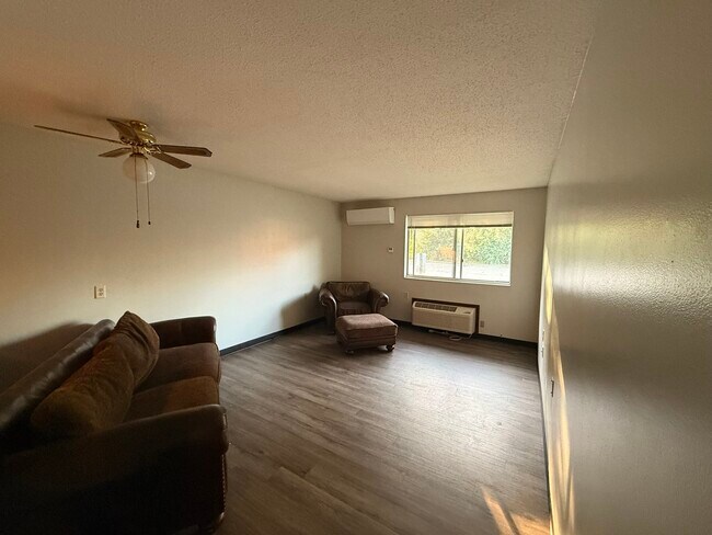 Building Photo - 500 S 3rd Ave