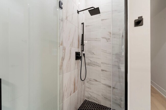 Building Photo - 318 W Grand Ave