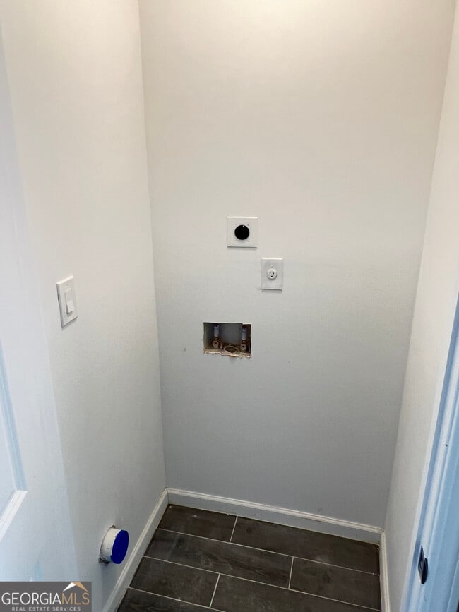 Building Photo - 1255 Pine Ave