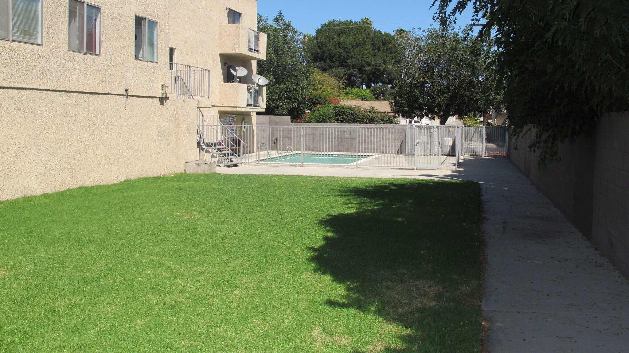 Building Photo - 7020 Coldwater Canyon Ave