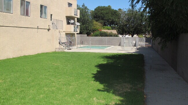 Building Photo - 7020 Coldwater Canyon Ave