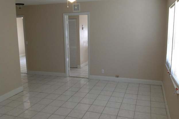 Building Photo - 4610 Pinewood Ave