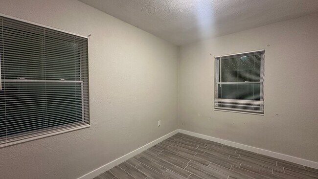 Building Photo - 517 San Juan Blvd