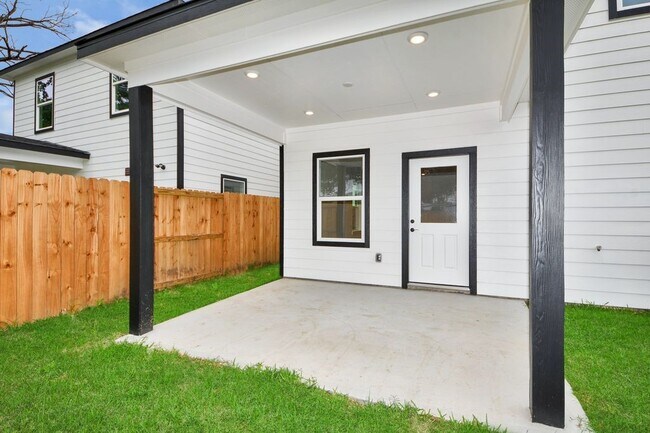 Building Photo - 767 Marjorie St