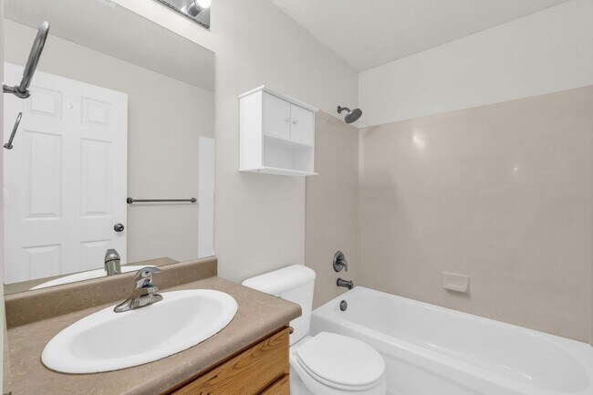 Building Photo - 3 Bedroom 2 Bathroom Condo in Eagle Mountain!