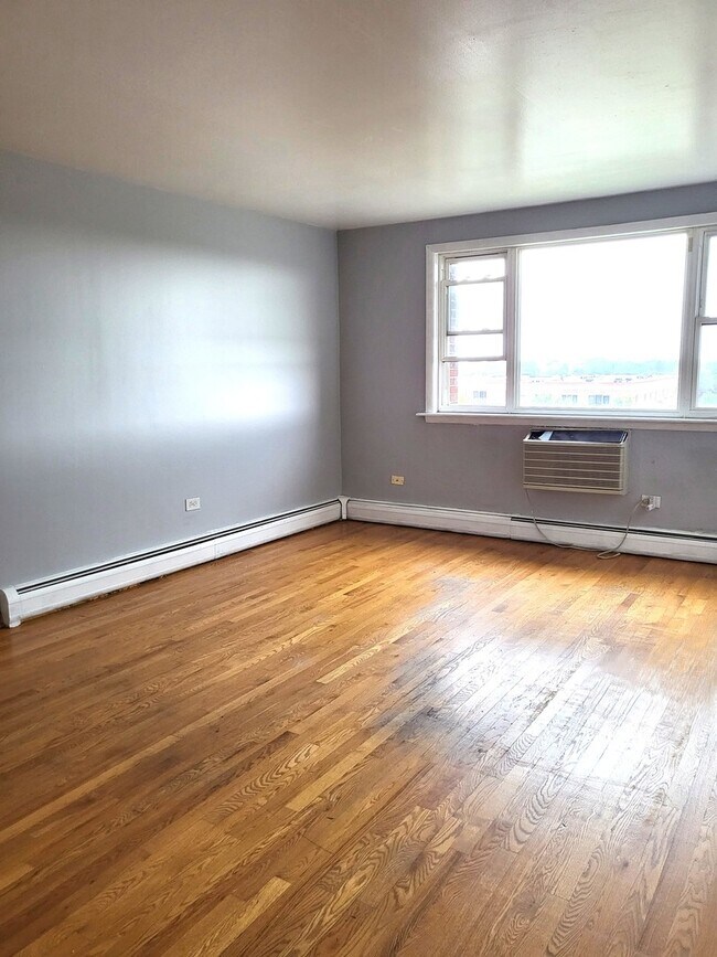 Building Photo - 4600 N Cumberland Ave