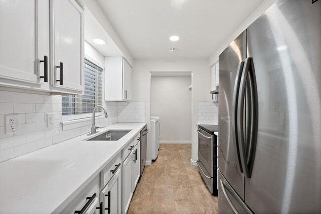 Building Photo - Light & Airy 2-Bedroom Olympia Home with Private Baths & Spacious Backyard!