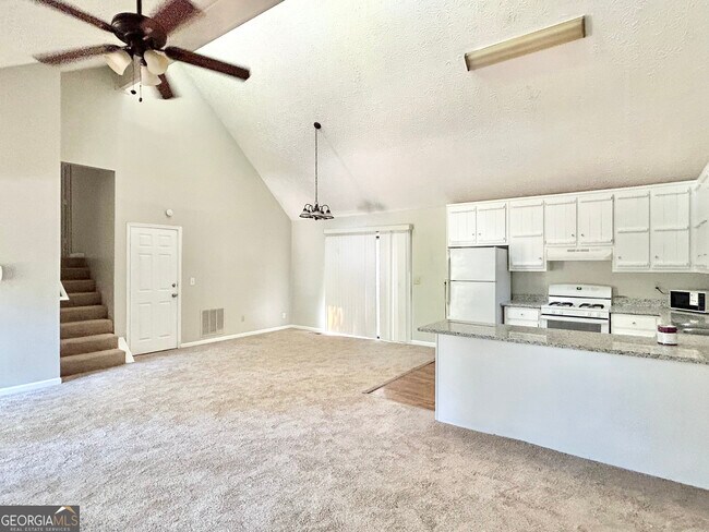 Building Photo - 5995 Sutton Pl