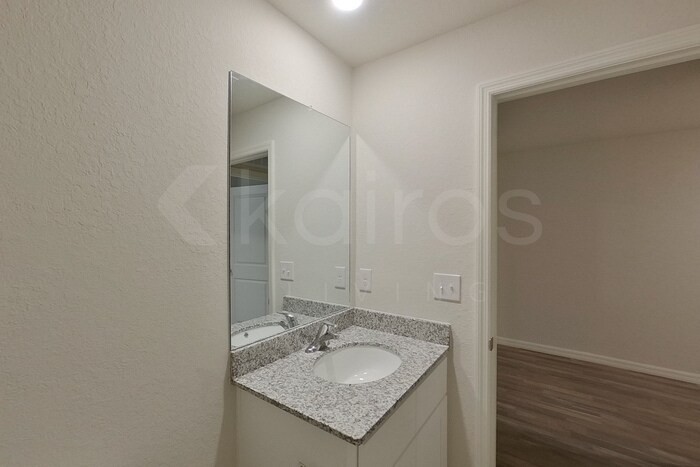 Building Photo - 1190 S San Mateo Dr