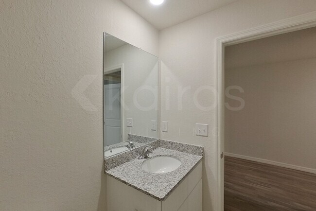 Building Photo - 1190 S San Mateo Dr
