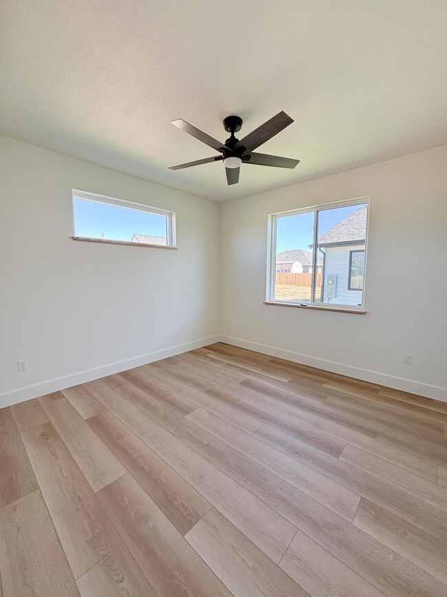 Building Photo - 1409 Windsor Dr