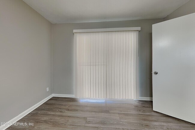 Building Photo - 671 Custer Cir