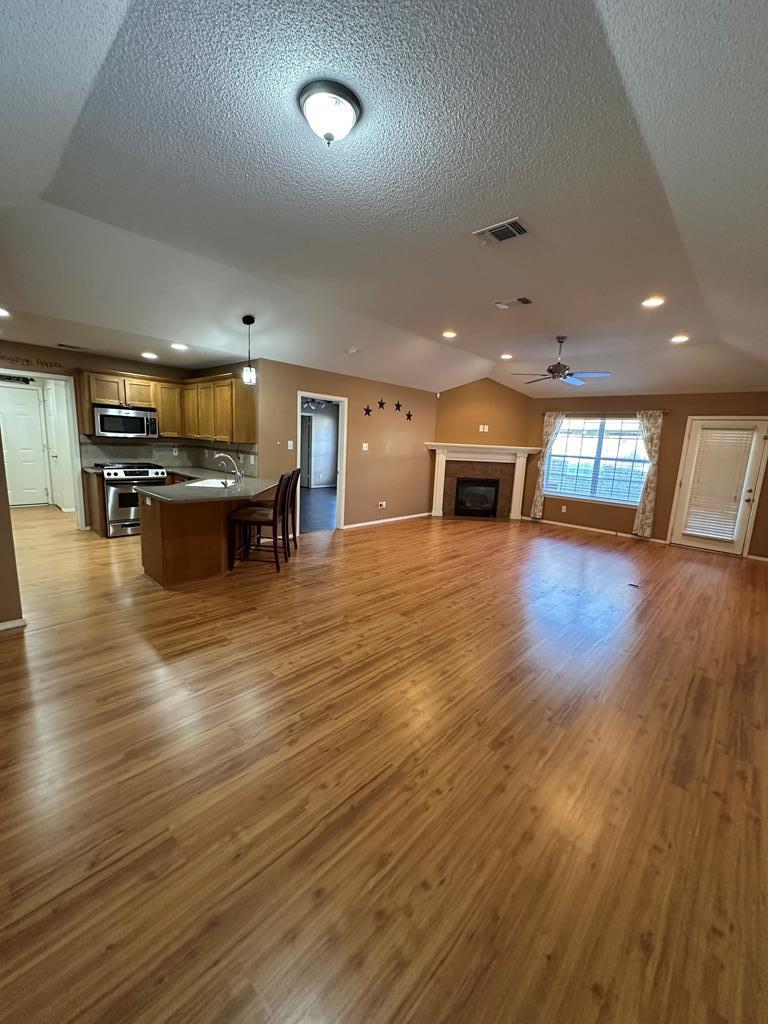 Building Photo - 4230 Green Meadow Dr