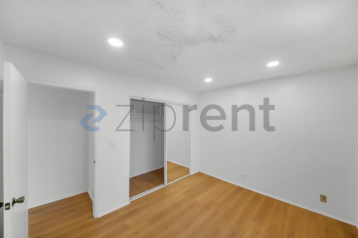 Building Photo - 265 Hollywood Blvd