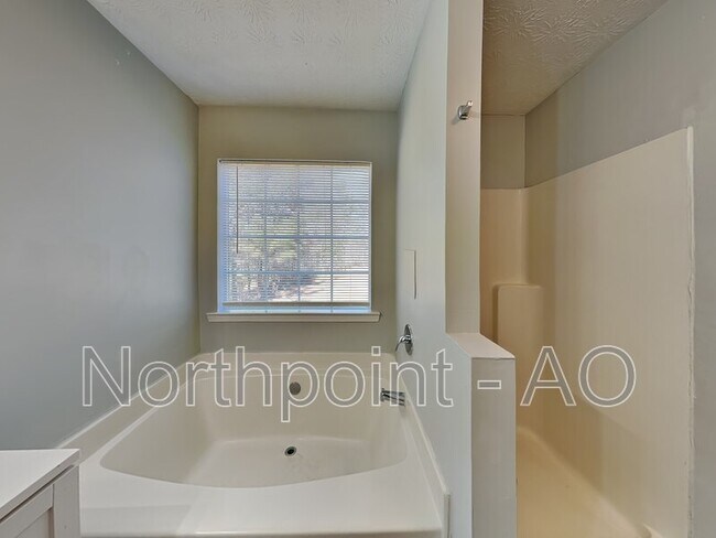 Building Photo - 375 Mountainview Dr