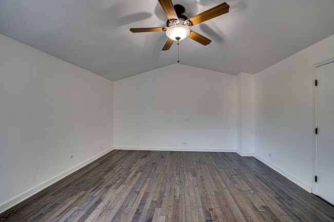 Building Photo - 1633 Hilton Head Dr