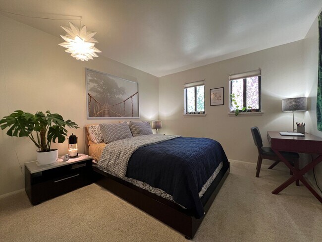 Building Photo - Spacious 4 Bed/3.5 Bath in Boulder - Available July 6th!