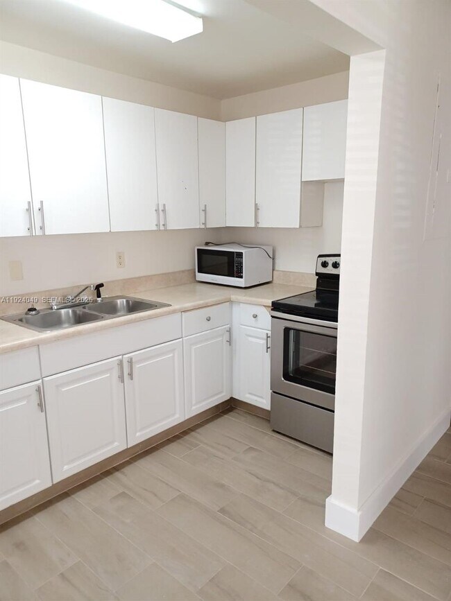 Building Photo - 2134 Cleveland St