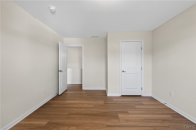 Building Photo - 101 Rising Crest Cir