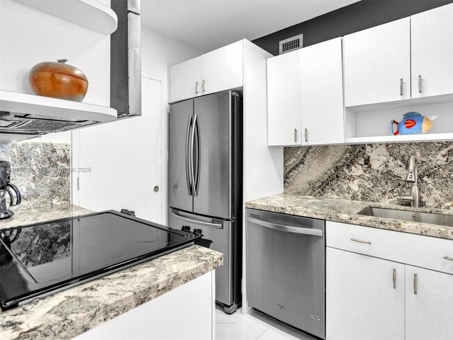 Building Photo - 100 Lincoln Rd