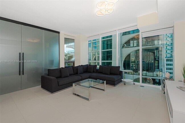 Primary Photo - 1040 Biscayne Blvd