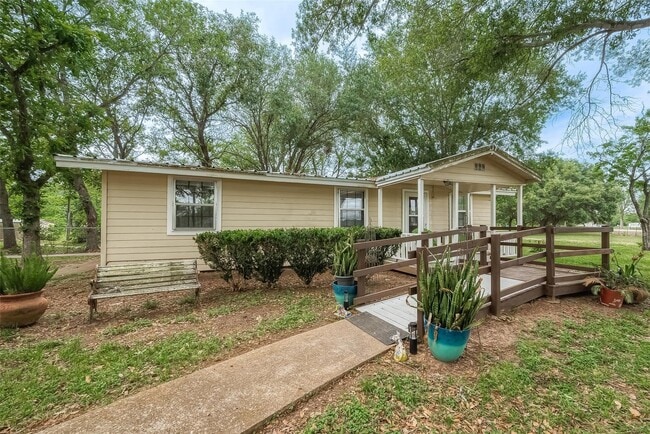 Building Photo - 2520 Richmond St