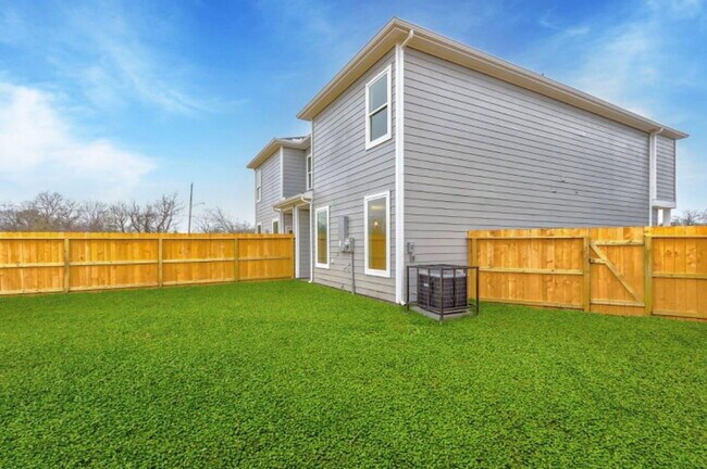 Building Photo - 4803 Dig Dug Ln