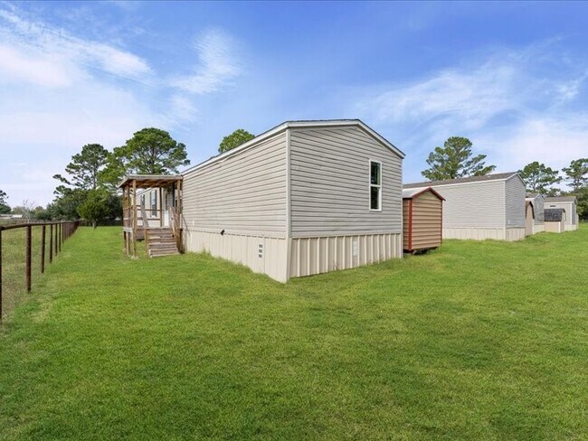 Building Photo - 3911 County Rd 183