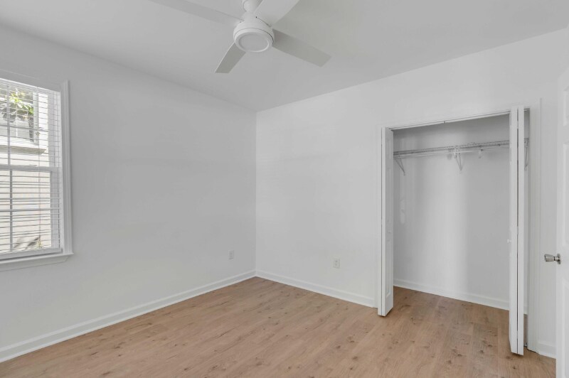 Building Photo - 207 W Poplar St