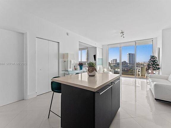 Building Photo - 90 SW 3rd St