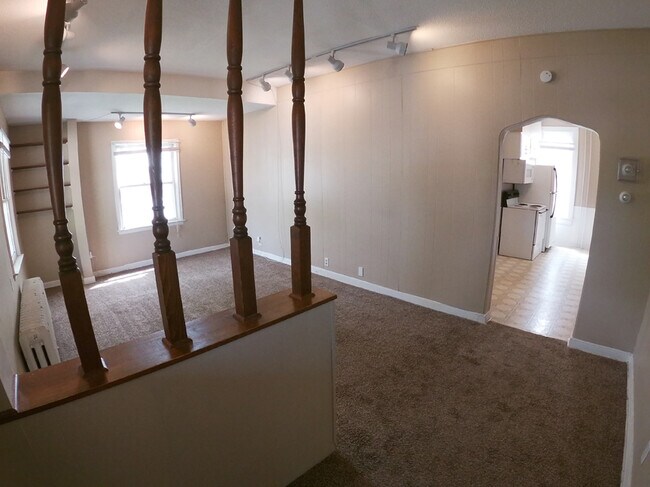 Building Photo - 527 6th Ave SW