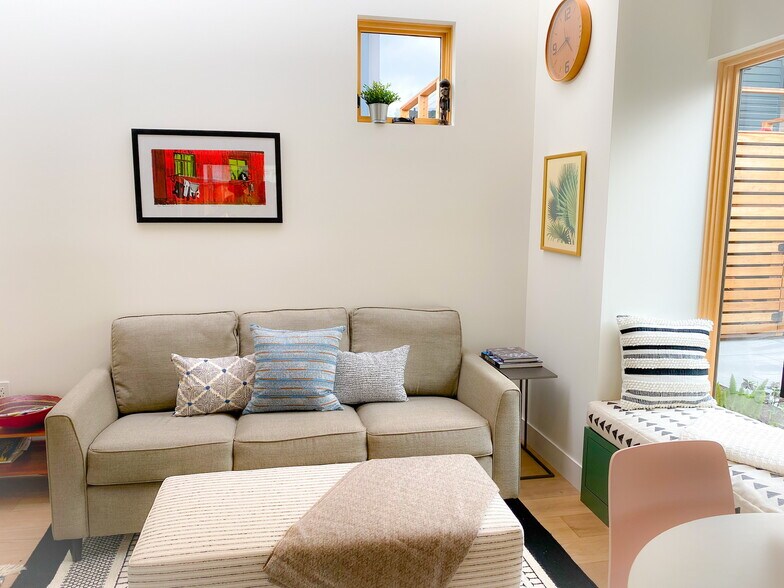 Airy and light living space with comfy window seat (couch not included) - 5579 Taft Ave