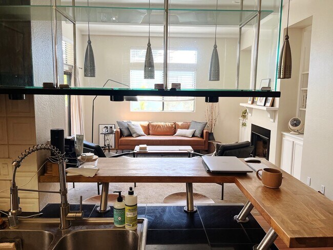 Building Photo - Beautiful Upscale Private Two Bed, Two Bat...