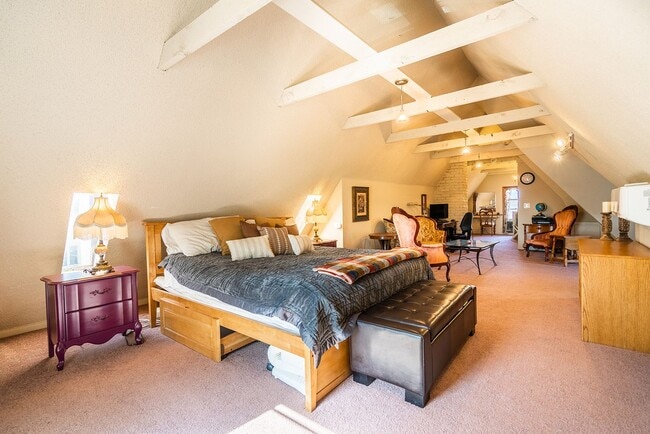 Building Photo - 205 Logan St