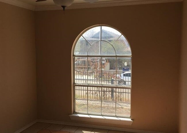 Building Photo - 602 Mier St