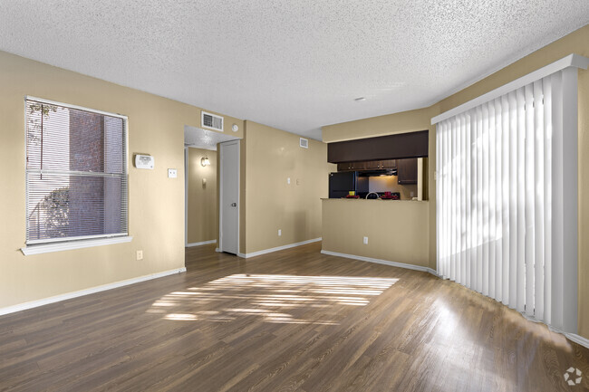 1BR, 1BA - 575SF (A1) - Living Room - Overton Park Apartments