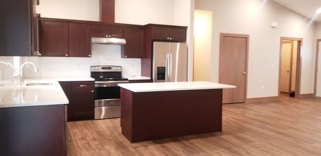 Building Photo - 1404 E 6th St