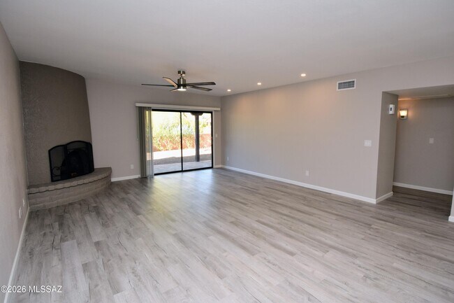 Building Photo - 4581 Cam Campero