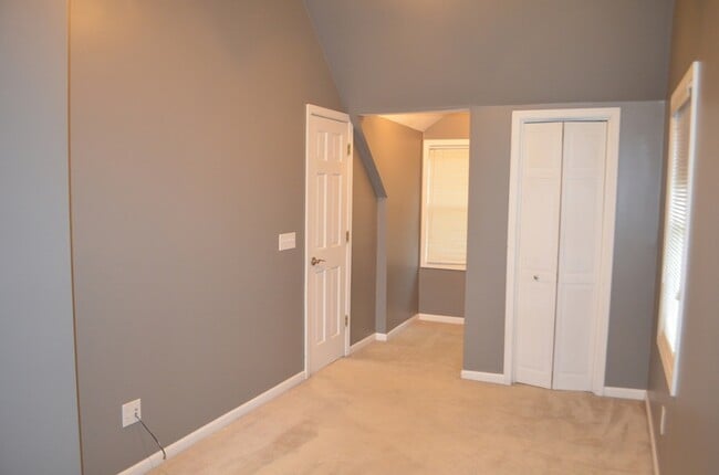 Building Photo - 1N037 Ethel St