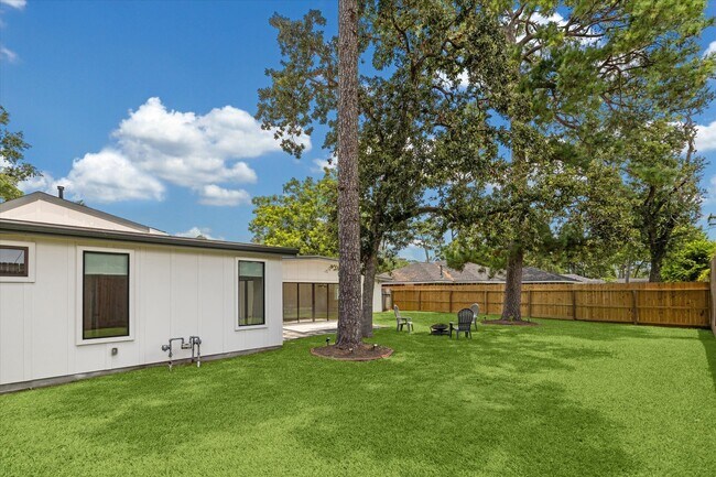 Building Photo - 10159 Brinwood Dr