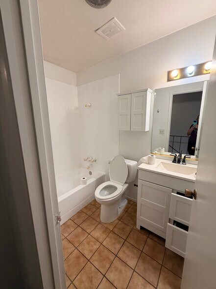 Building Photo - 8265 Echo Dell Rd