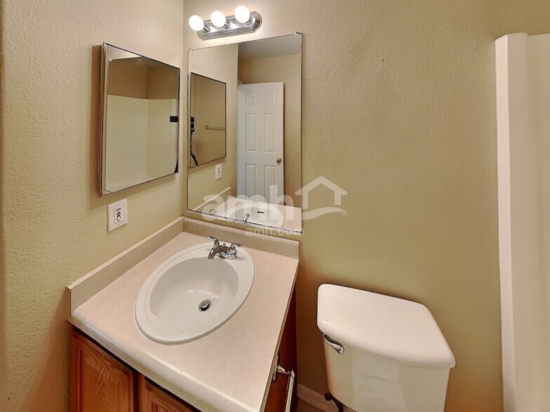 Building Photo - 10530 W Carlota Ln