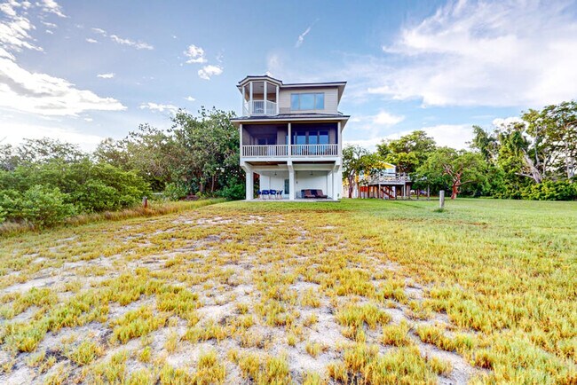 Building Photo - 320 N Shore Rd