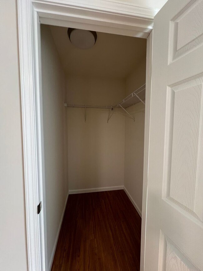 Building Photo - BRAND-NEW 4-beds/2-baths house near I-44