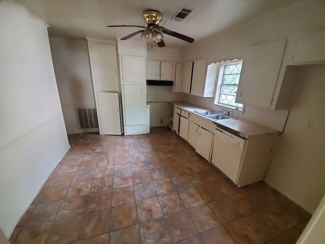 Building Photo - 3266 Wagner St