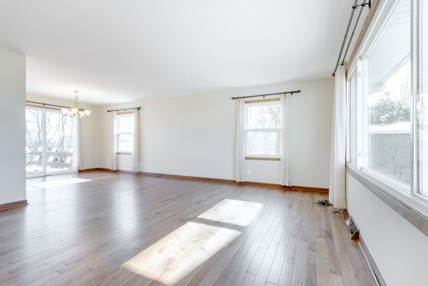 Building Photo - 2113 Westchester Rd