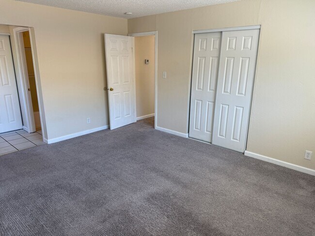 Building Photo - 2225 Hillsborough Ct